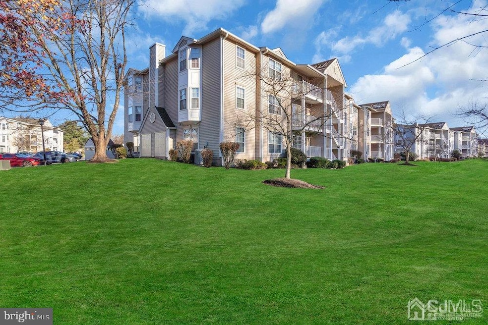 139 Rachel Ct unit D1, Franklin Park, NJ 08823 - photo 1