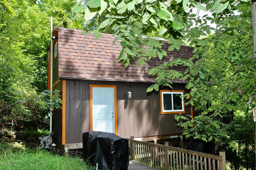 2116 Ridge Rd - 6-acre Oldham retreat