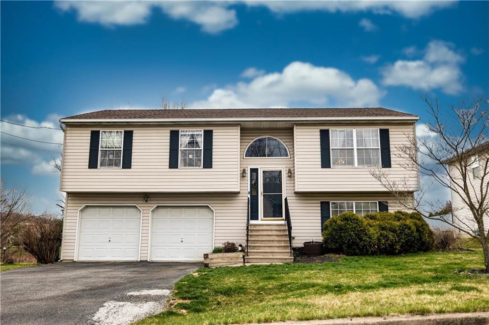 697 Oakwood St, Easton, PA 18045 - photo 1