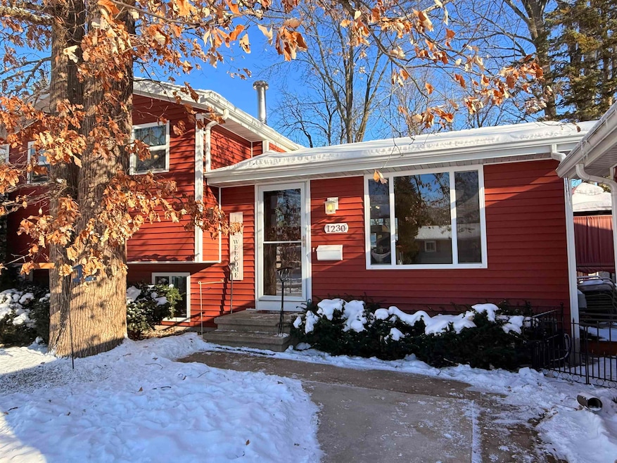 1230 S Telulah Ave, Appleton, WI 54915 - photo 1