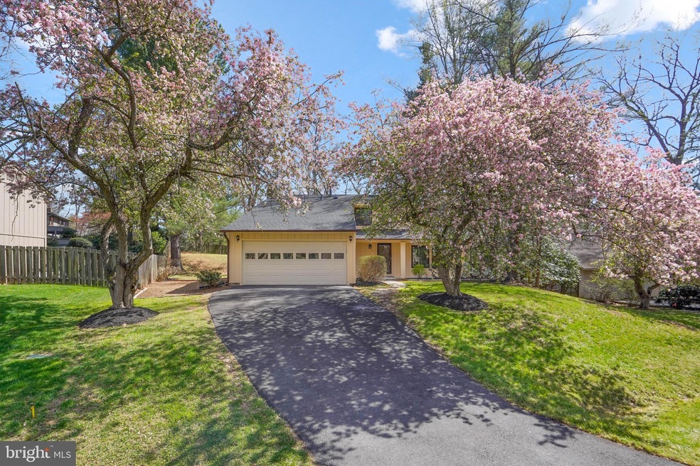 11628 Brandy Hall Ln, North Potomac, MD 20878 - photo 1