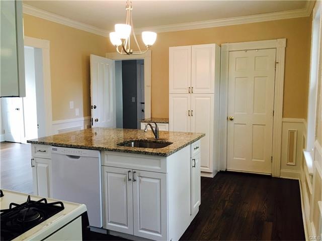 Wow,  look at this great kitchen, center island, g