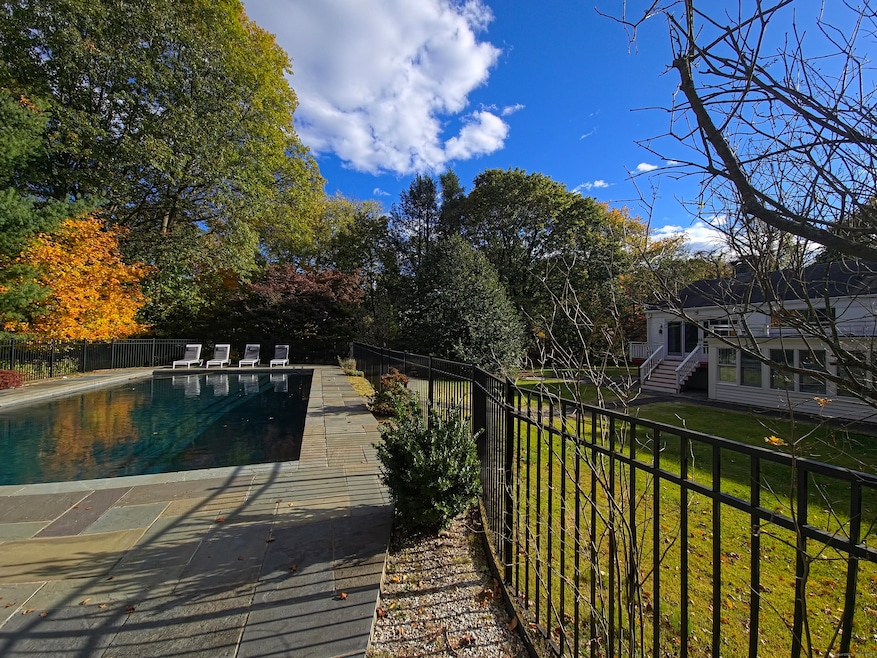 28 Fox Run Rd, Norwalk, CT 06850 - photo 1