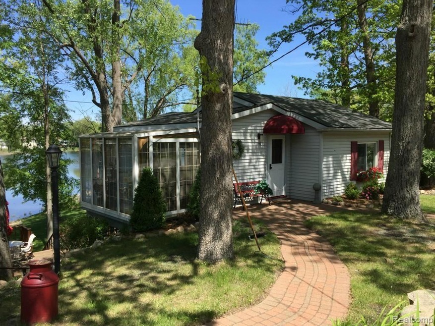 Welcome home! THREE LOTS on Handy Lake!