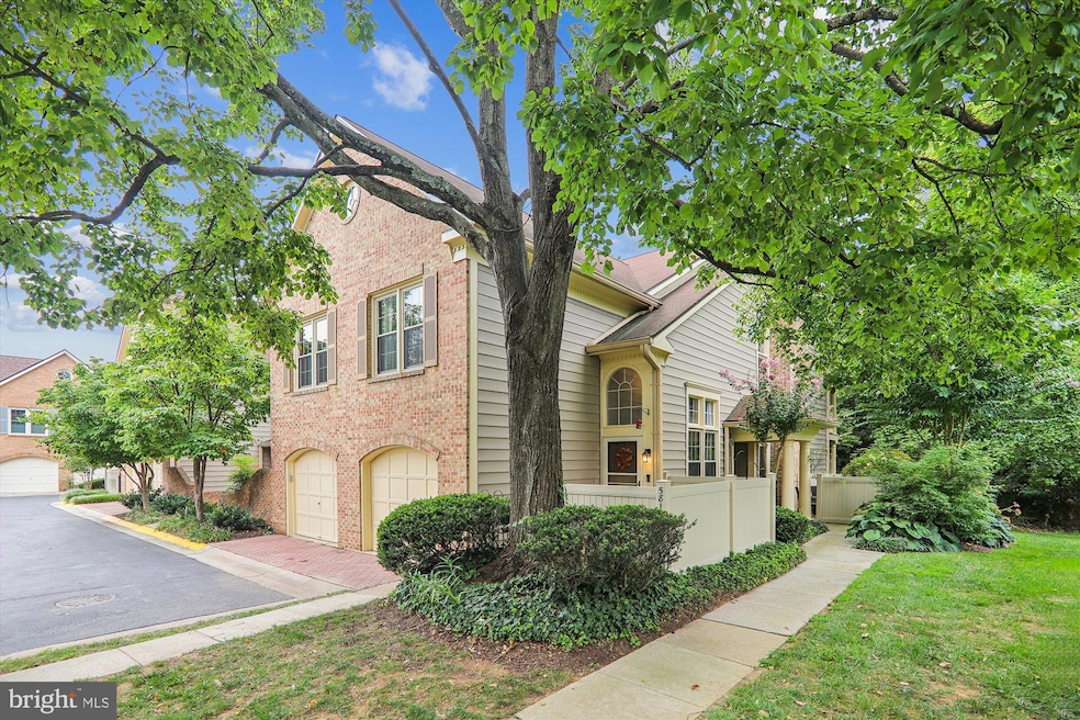 5817 Linden Square Ct unit 54, Rockville, MD 20852 - photo 1