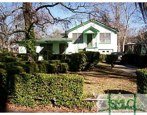 Yard/Garden. WELLTRIMMED HEDGES AND LONG DRIVEWAY.