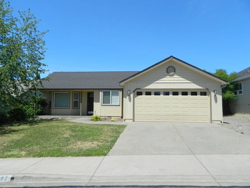 192 Independence Dr, Grants Pass, OR 97527 - photo 1