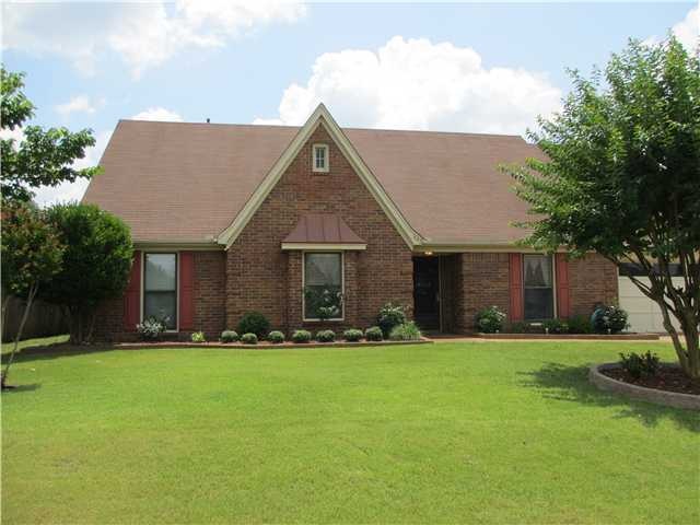 640 Featherwind Cove ~ Beautiful brick home with g