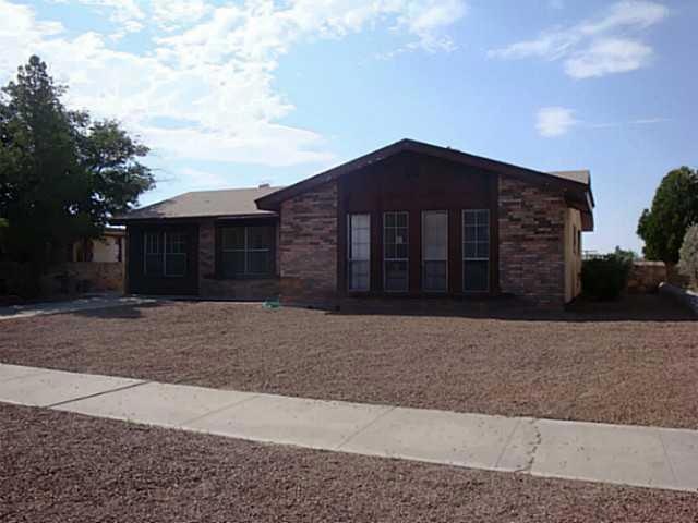 1718 Opossum Cir, Horizon City, TX 79928 - photo 1