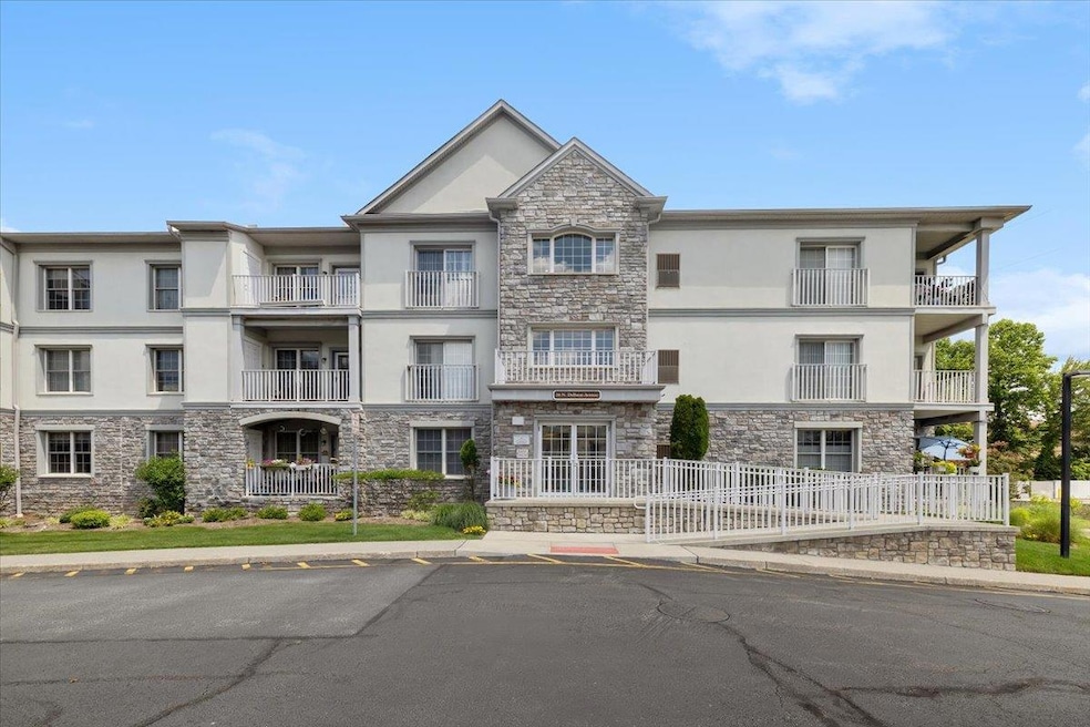 26 N de Baun Ave unit 303, Suffern, NY 10901 - photo 1