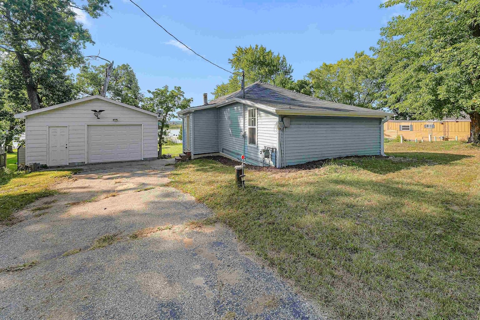 N3005 Lakeview Dr, Montello, WI 53949 - photo 1