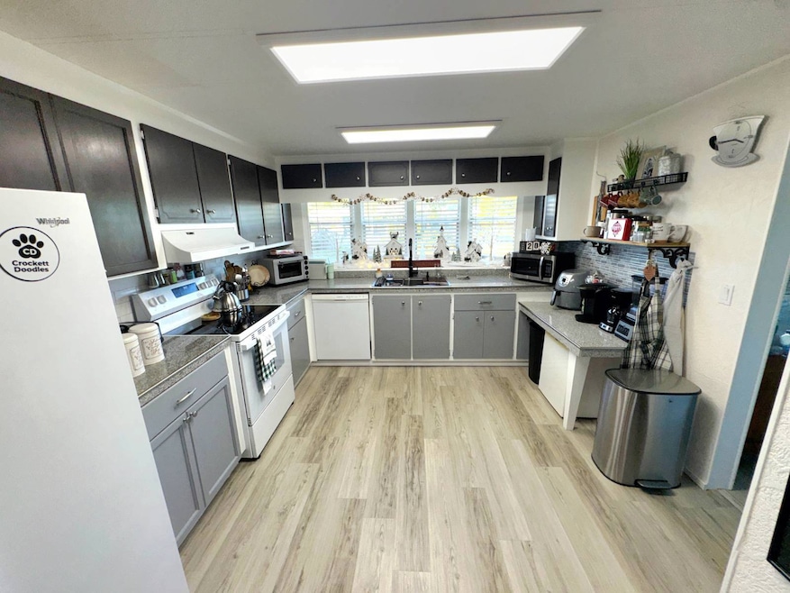 7100 Ulmerton Rd unit 879, Largo, FL 33771 - photo 1