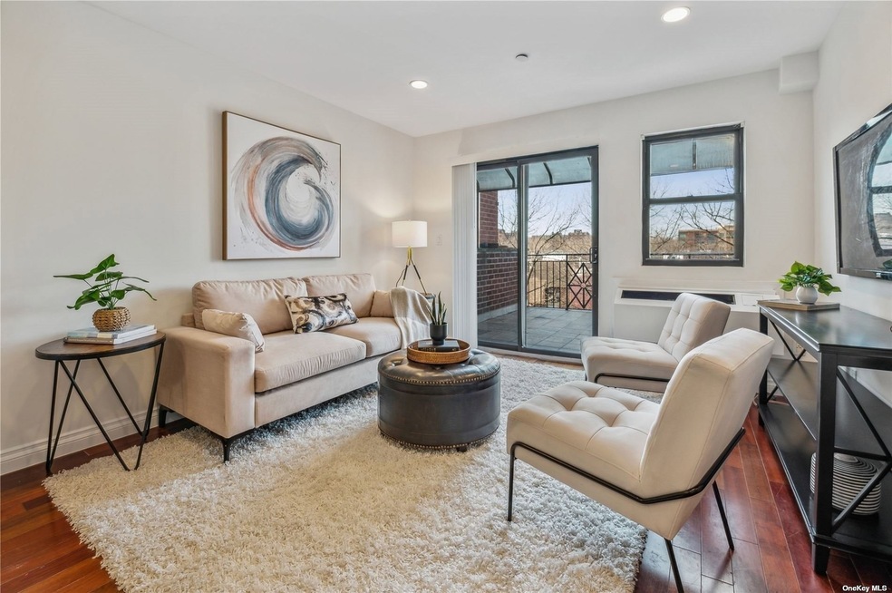 71-23 162nd St unit 4H, Fresh Meadows, NY 11365 - photo 1