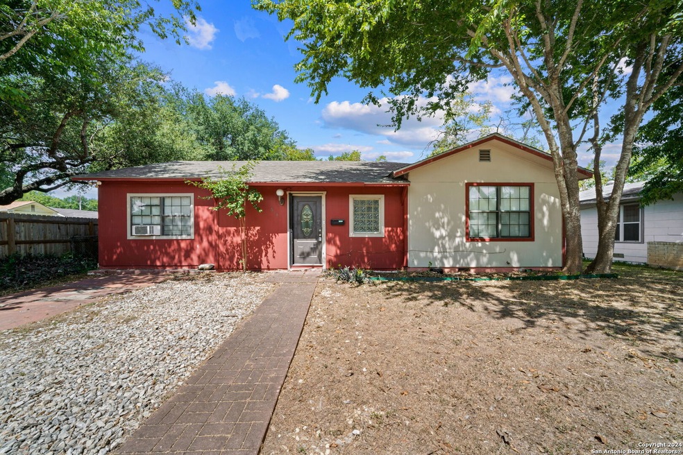 614 E Cedar St, Seguin, TX 78155 - photo 1