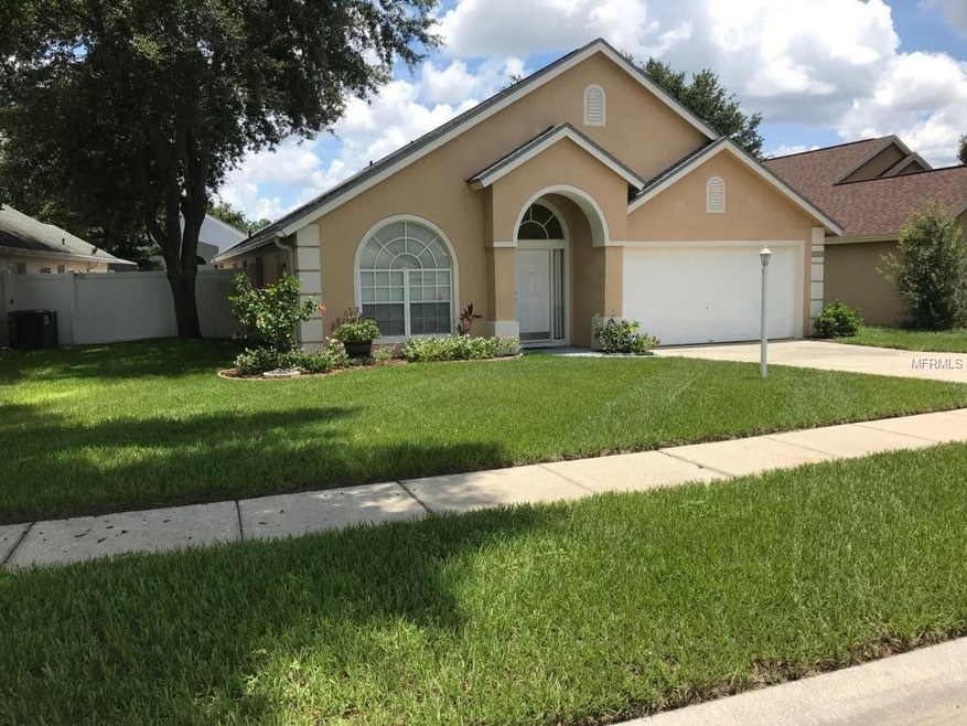 HOUSE FRONT YARD