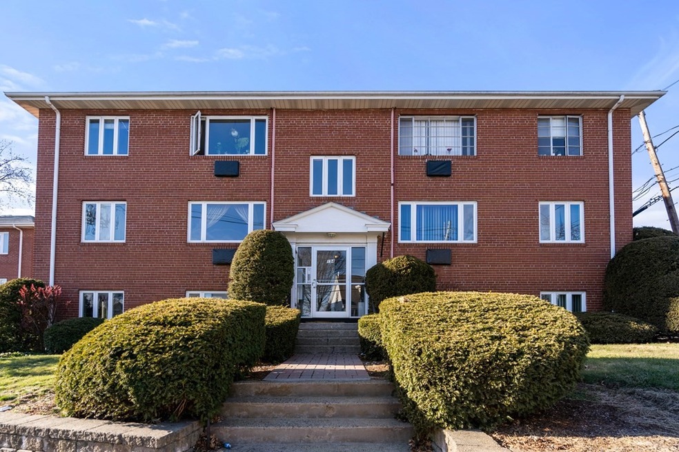 194 Lexington St unit 1, Watertown, MA 02472 - photo 1