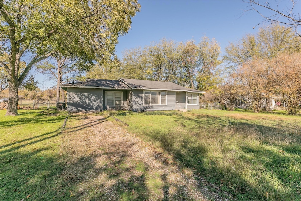 304 W 1st St, Springtown, TX 76082 - photo 1