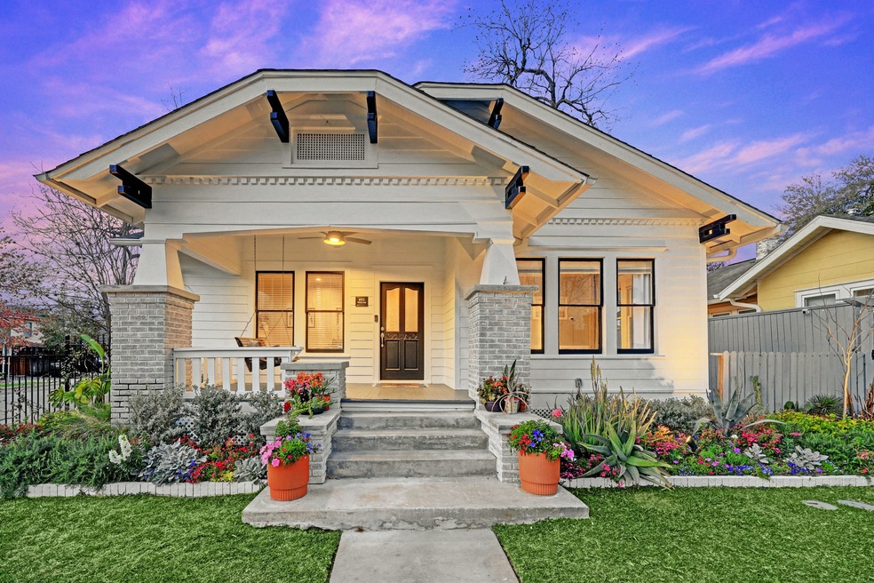 951 Woodland St, Houston, TX 77009 - photo 1