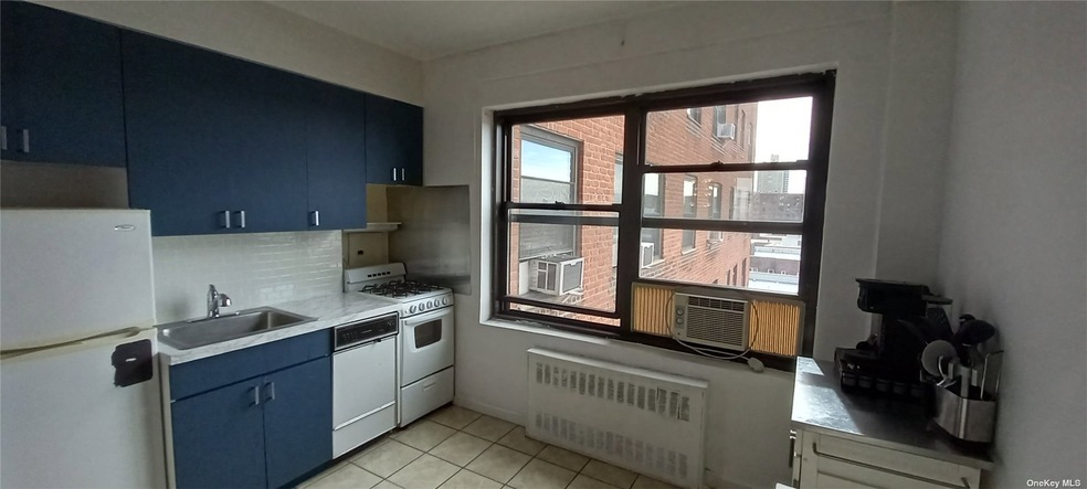 Anita Terrace unit 11R, Rego Park, NY 11374 - photo 1