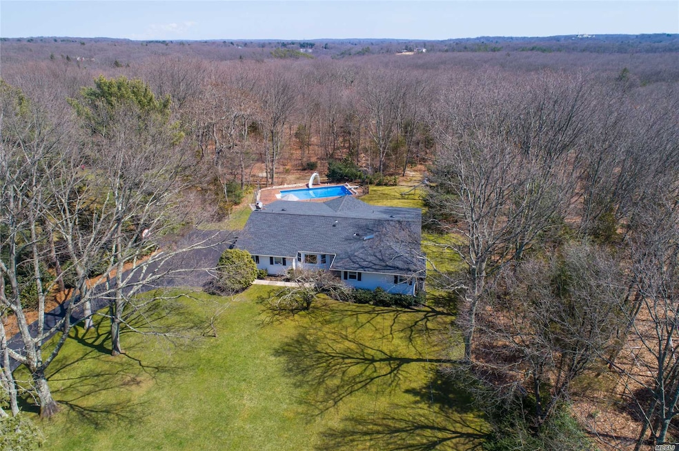 225 Laurel Ln, Syosset, NY 11791 - photo 1