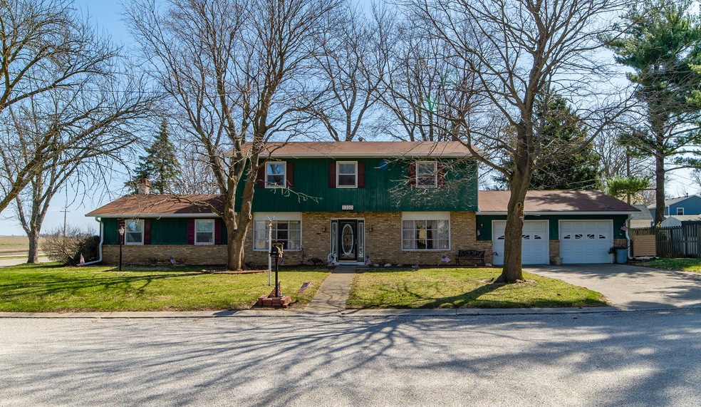 1350 Richland Ave, Lincoln, IL 62656 - photo 1