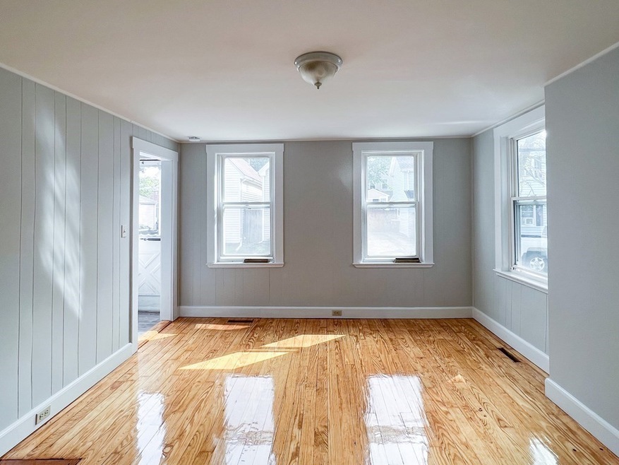 25 Common St unit 1, Weymouth, MA 02188 - photo 1