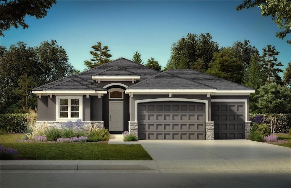 1005 Zennor Ln, Raymore, MO 64083 - photo 1