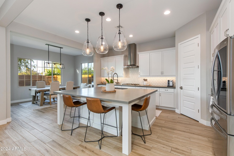 Chef's Kitchen w/ Oversized Island