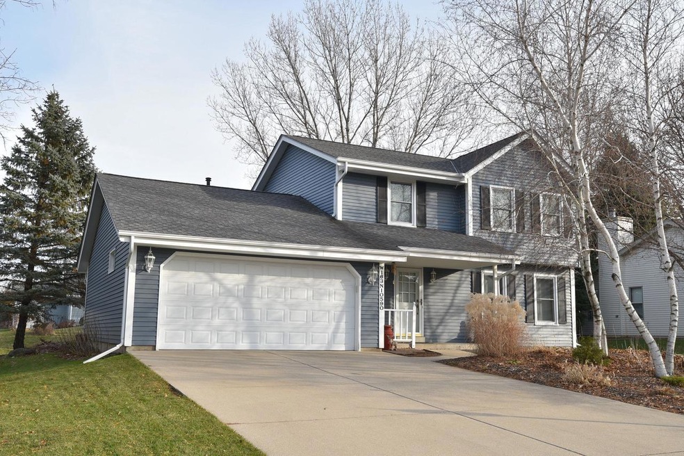 W163N10590 Ridgeview Ln, Germantown, WI 53022 - photo 1