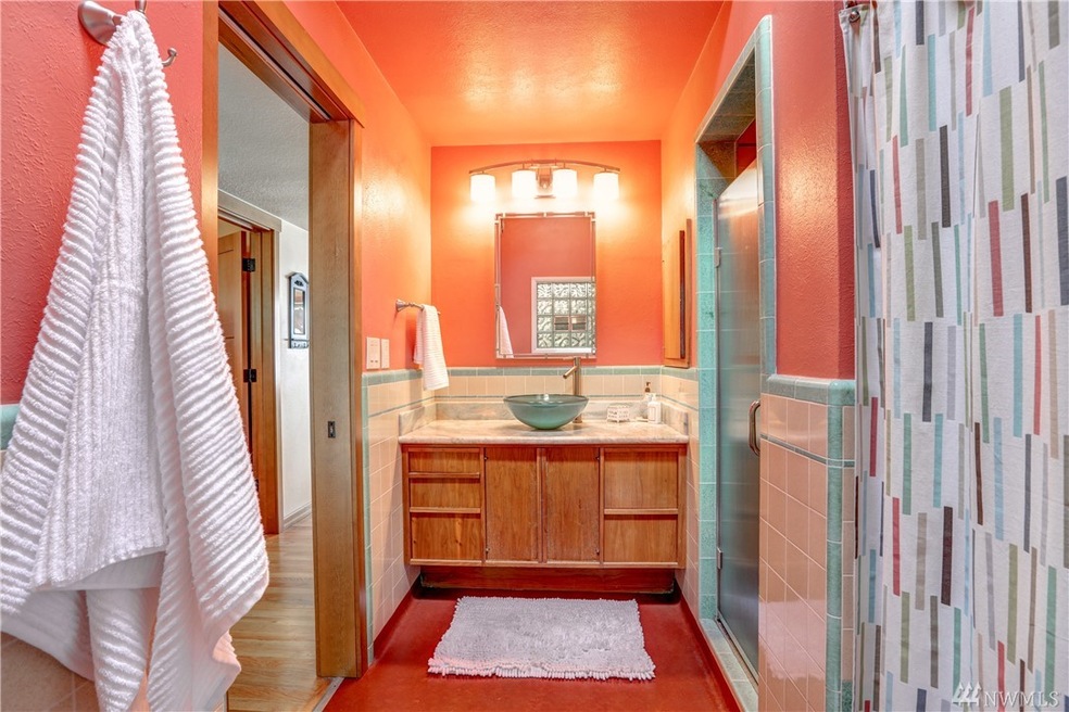 3922 Soundview Dr W, University Place, WA 98466 - photo 1