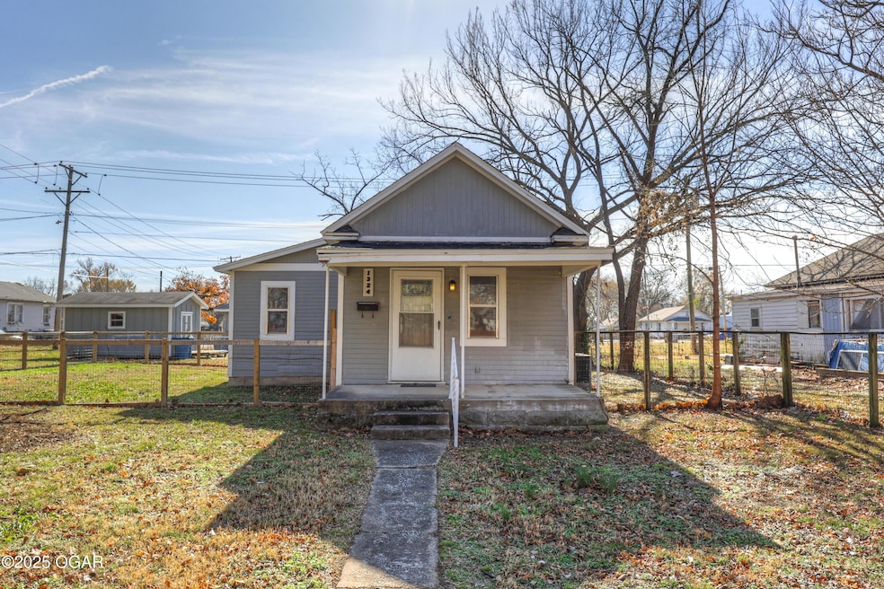 1324 E Hill St, Joplin, MO 64801 - photo 1