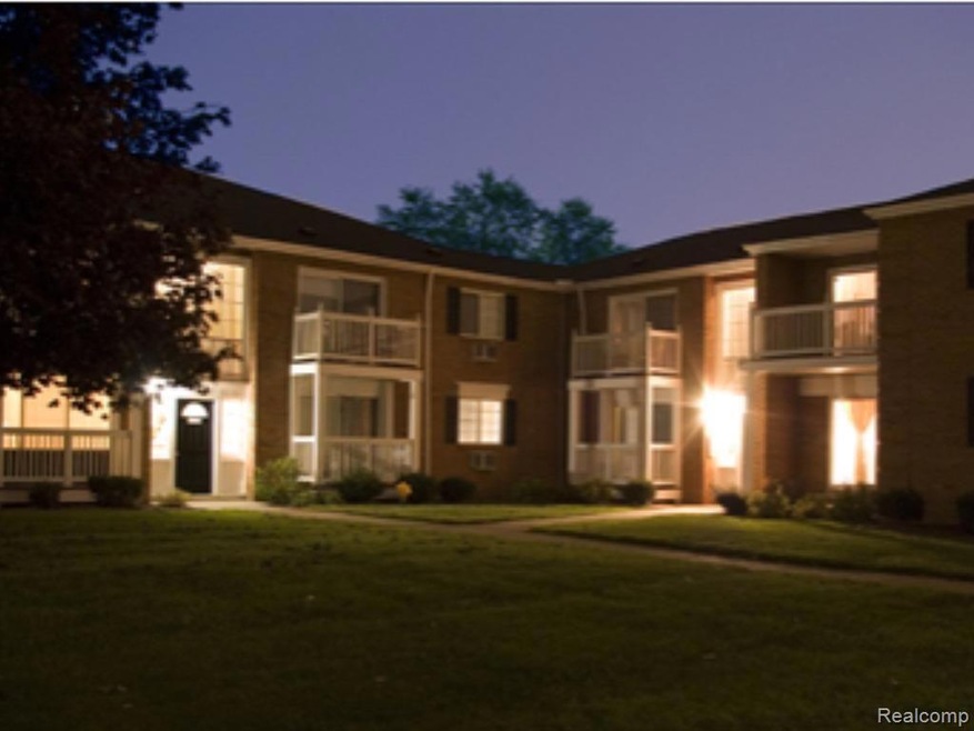 2420 Parmenter Blvd unit 29, Royal Oak, MI 48073 - photo 1