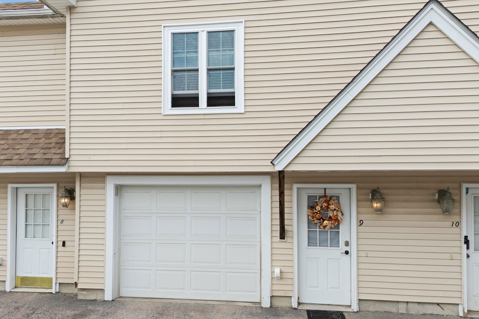 721 Mammoth Rd unit 9, Manchester, NH 03104 - photo 1