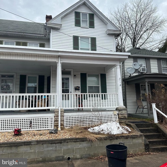 211 W 4th St, Waynesboro, PA 17268 - photo 1