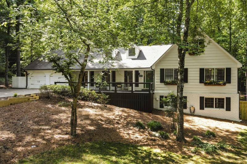 Lake Living At It's Finest!
