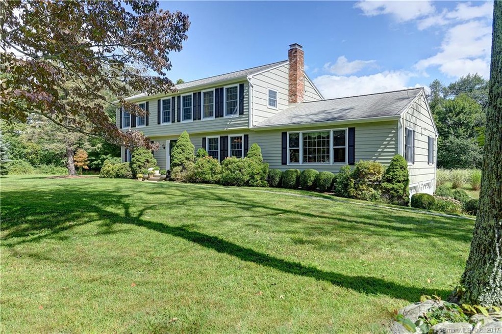 110 Eleven O Clock Rd, Fairfield, CT 06824 - photo 1