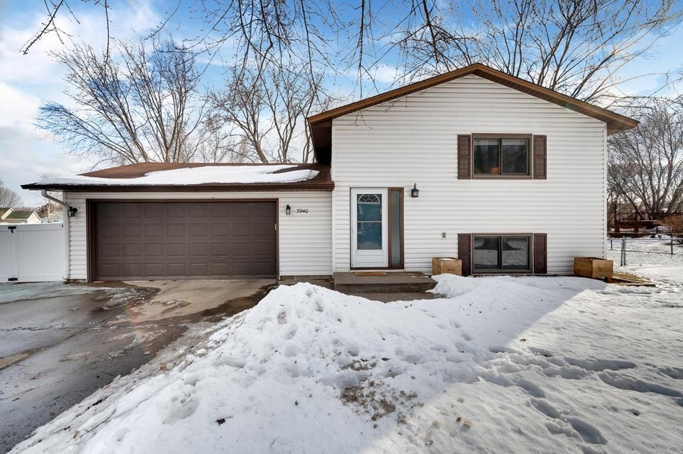 3940-66th-St-E-001