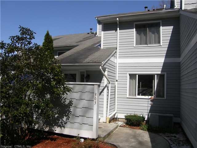 303 Golf Dr unit 303, East Haven, CT 06512 - photo 1