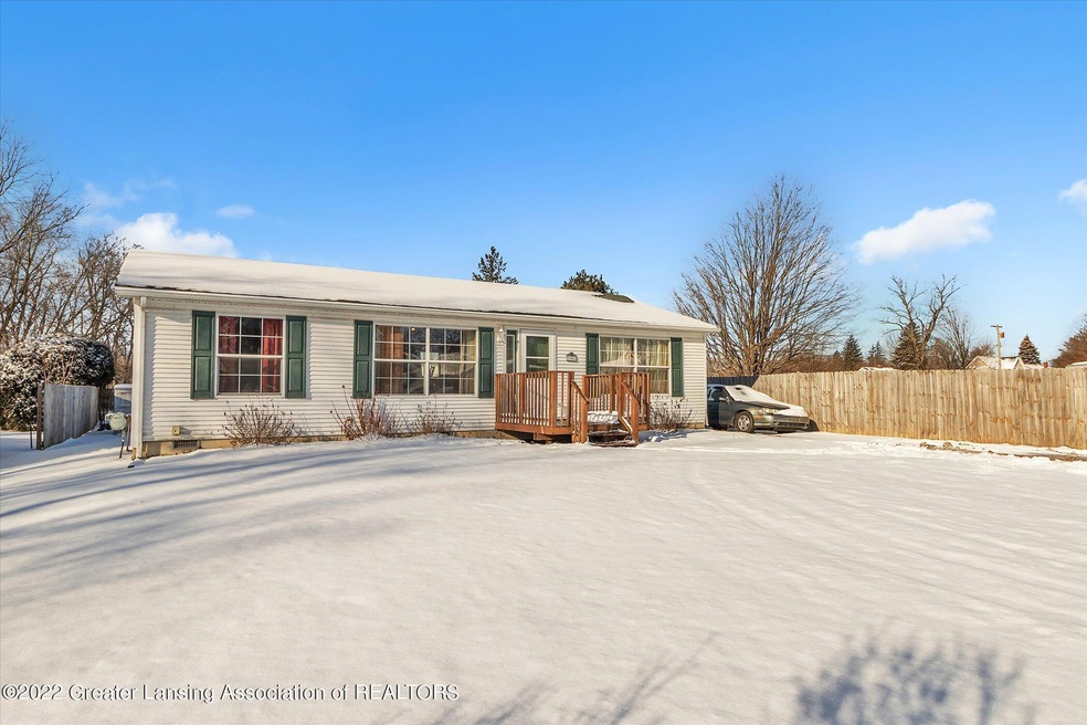02-908-Maple-St-WindowStill-Real-Estate-