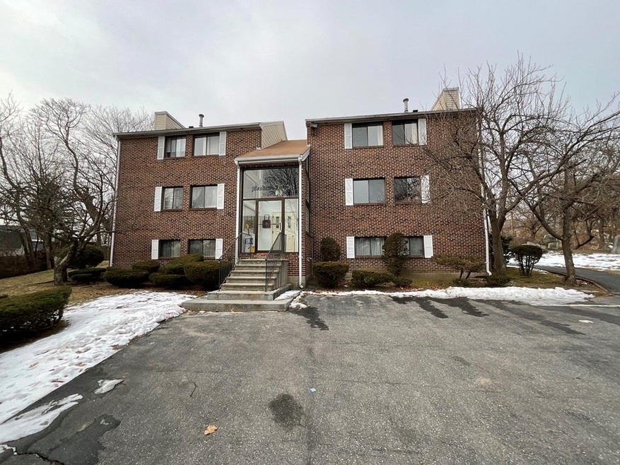 100 East Meadow unit 4, Lowell, MA 01854 - photo 1