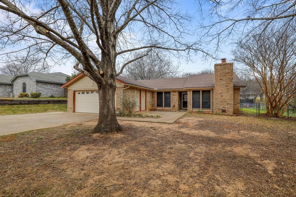 1424 W Ball St, Weatherford, TX 76086 - photo 1