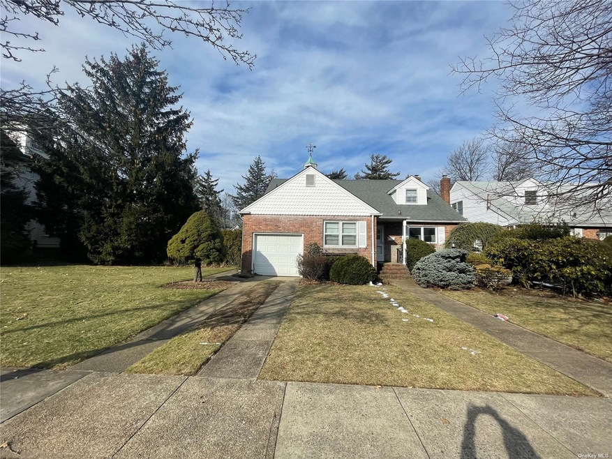 35 7th St, Valley Stream, NY 11581 - photo 1