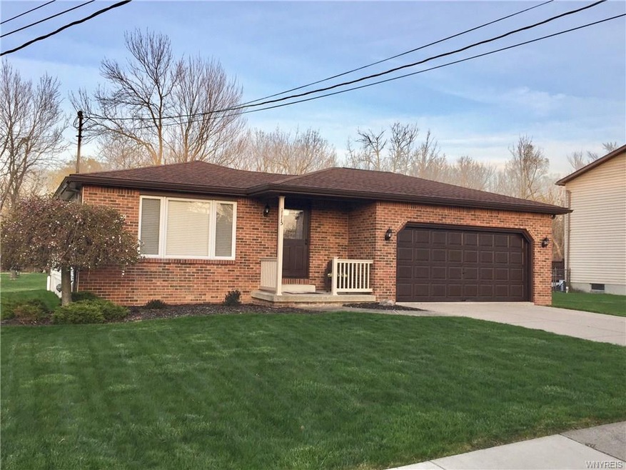 Welcome to 1115 Penora St in the Town of Lancaster