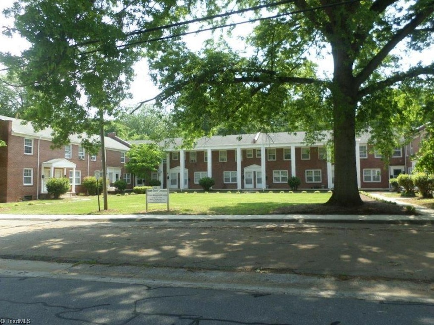 611 Maple Ave unit R, Reidsville, NC 27320 - photo 1