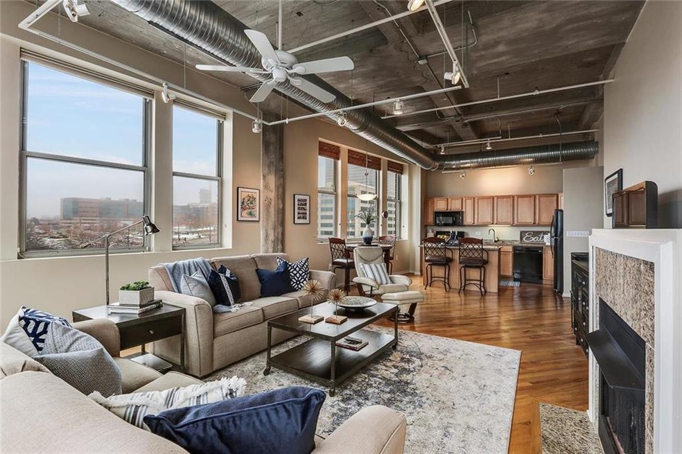 2107 Grand Blvd unit 702, Kansas City, MO 64108 - photo 1