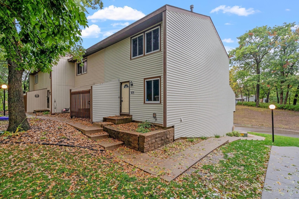 1-web-or-mls-118 River Woods Ln-1.jpg