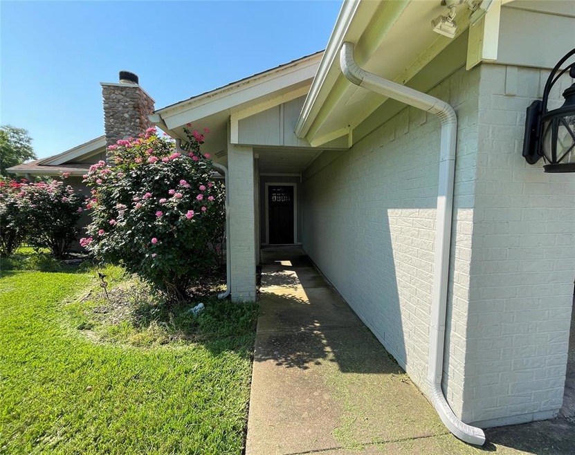 3716 Lake Vista Ct, Granbury, TX 76049 - photo 1