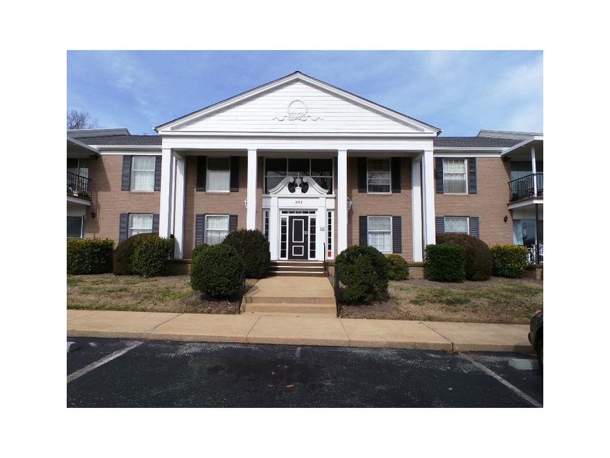 202 University Pkwy unit 22E, Johnson City, TN 37604 - photo 1