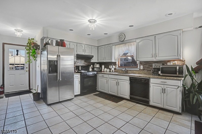 55 Canal St, Raritan, NJ 08869 - photo 1