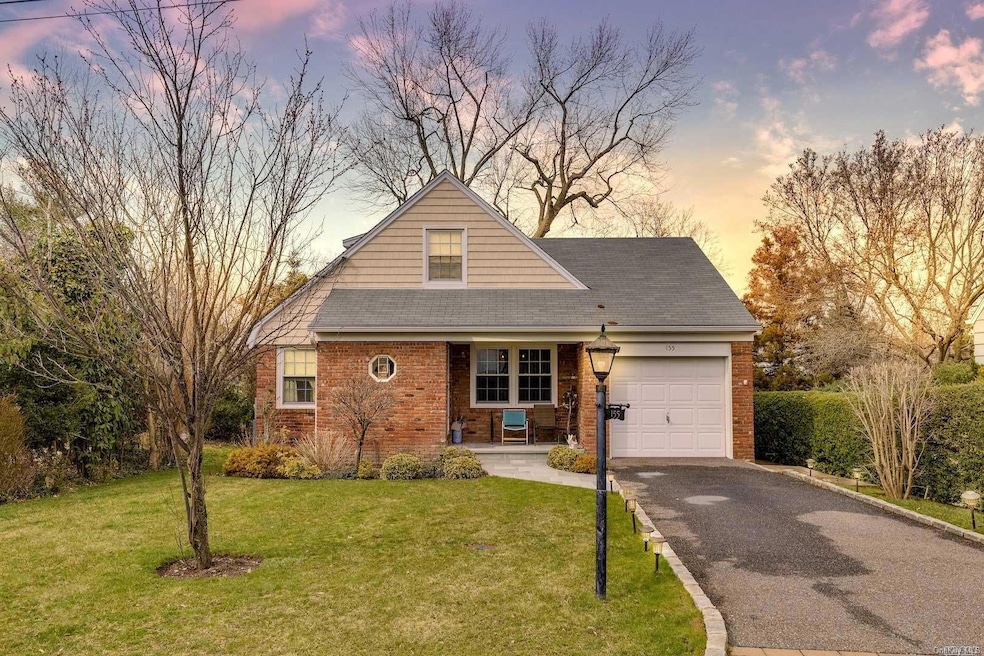 155 Manhasset Ave, Manhasset, NY 11030 - photo 1